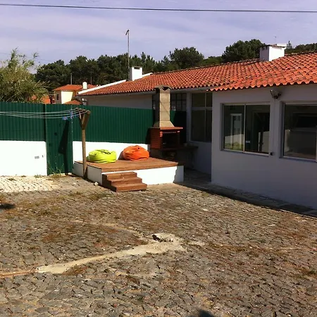 Janes Beach & Surf House