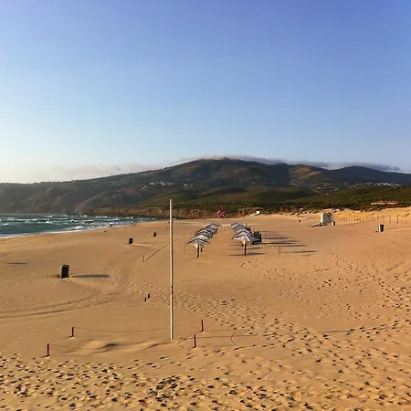 Janes Beach & Surf House *